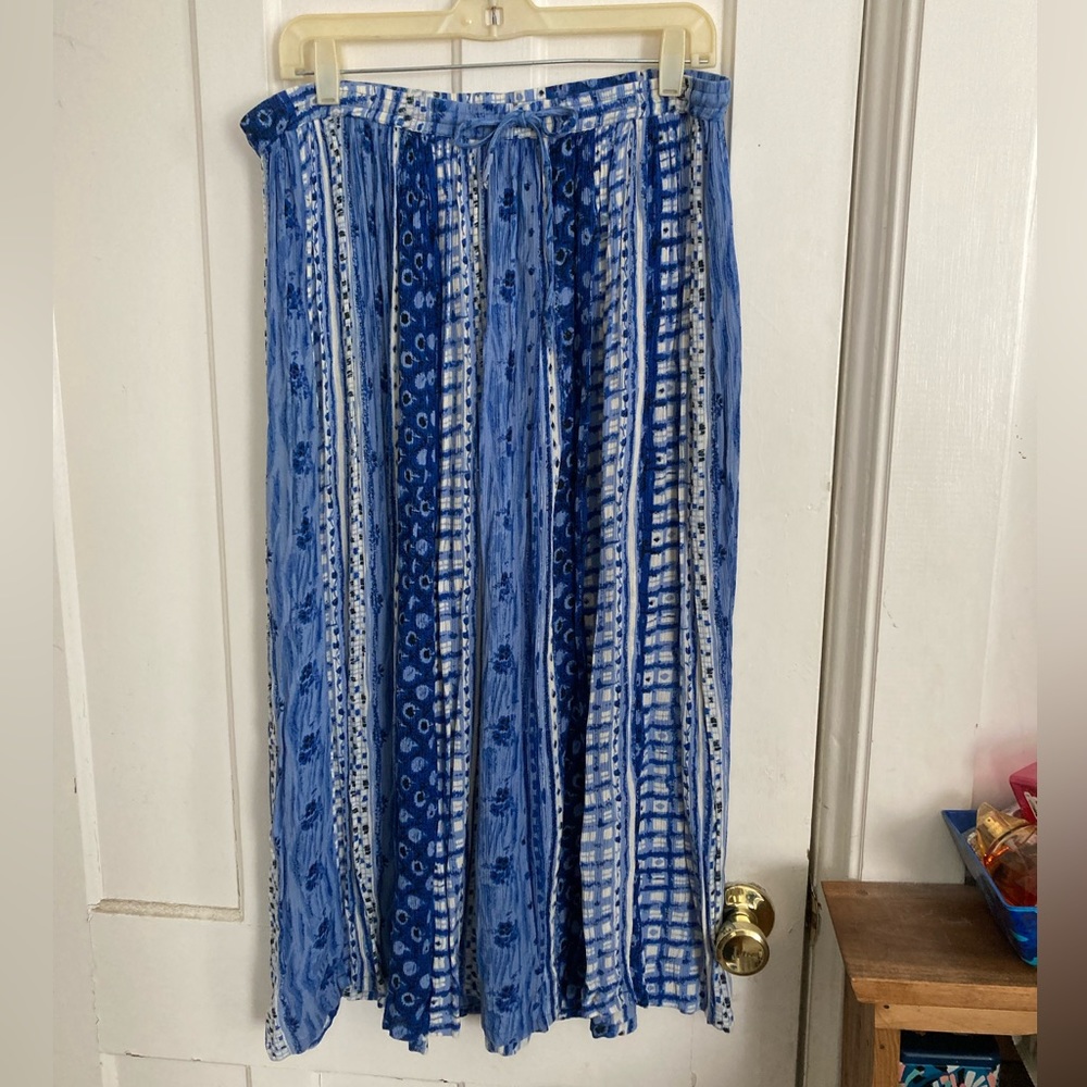 Vintage Orvis blue patterned stripe skirt. Lightweight for spring!